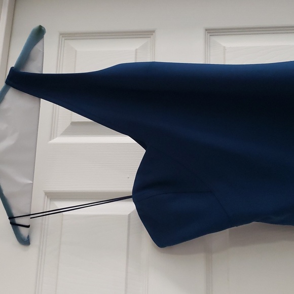 Cinq a sept Giovanna gown - Picture 1 of 6